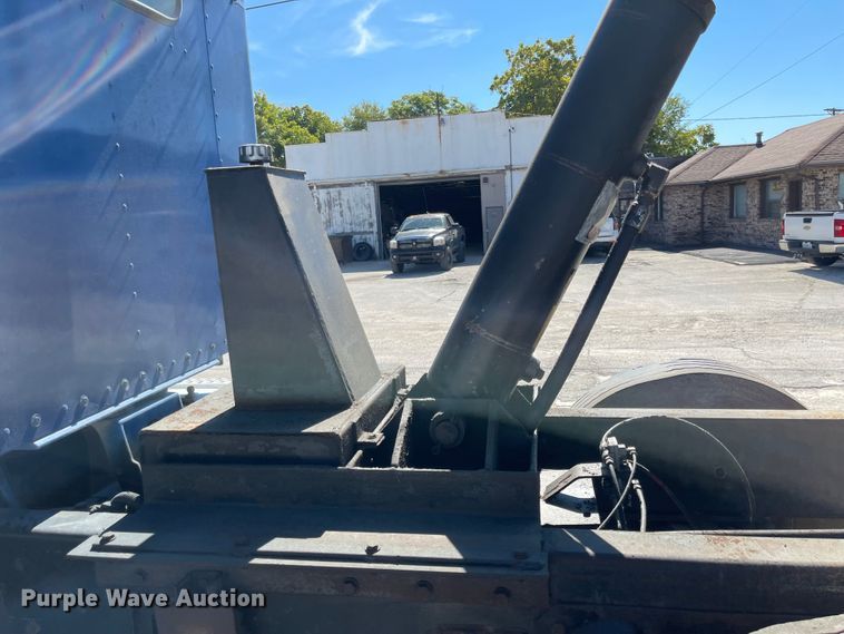 image for item JD9306 1997 Kenworth T800  dump truck