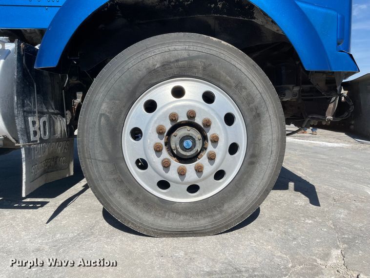 image for item JD9306 1997 Kenworth T800  dump truck