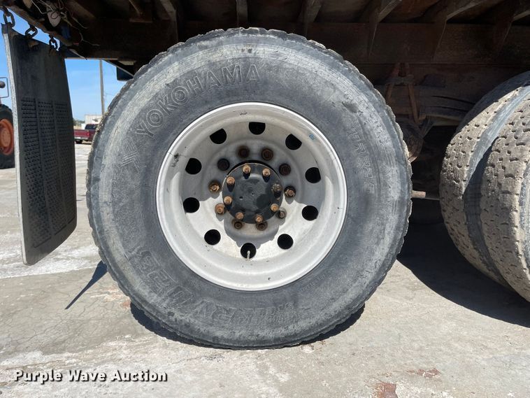 image for item JD9306 1997 Kenworth T800  dump truck