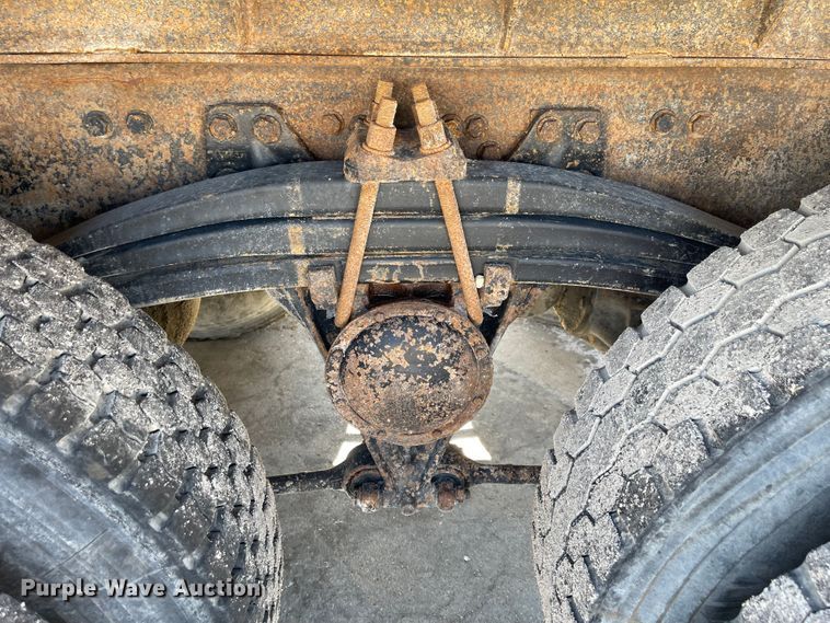 image for item JD9306 1997 Kenworth T800  dump truck