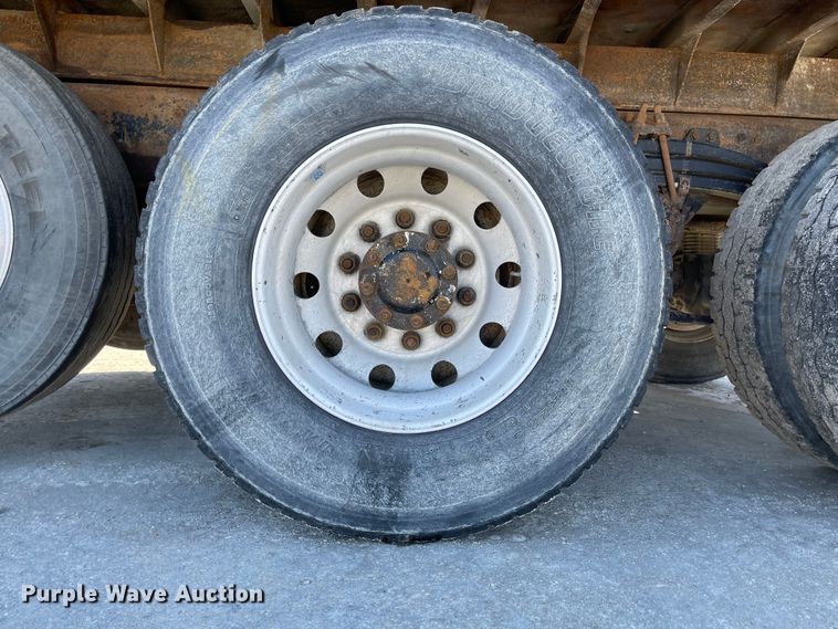 image for item JD9306 1997 Kenworth T800  dump truck