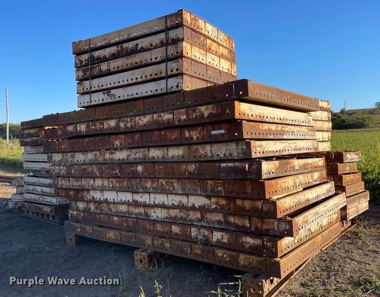 image for item JD9334 (43) EFCO Redi-Radius concrete wall forms