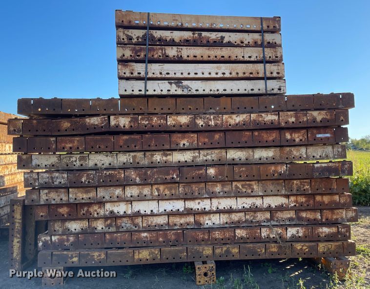 image for item JD9334 (43) EFCO Redi-Radius concrete wall forms