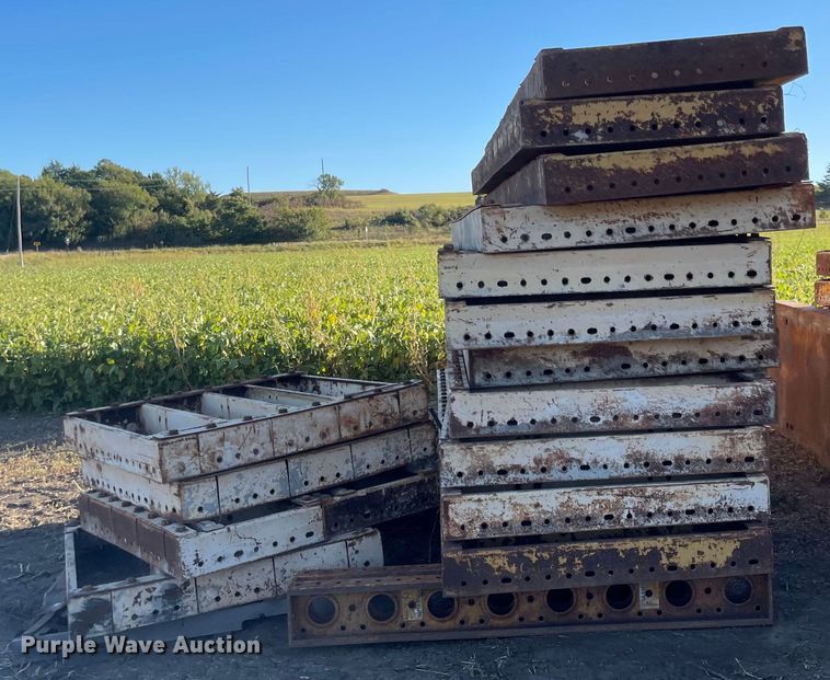 image for item JD9334 (43) EFCO Redi-Radius concrete wall forms