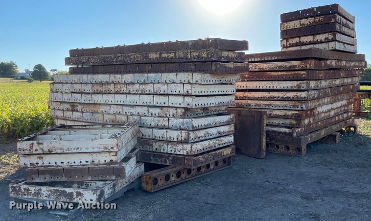 image for item JD9334 (43) EFCO Redi-Radius concrete wall forms