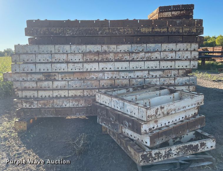 image for item JD9334 (43) EFCO Redi-Radius concrete wall forms