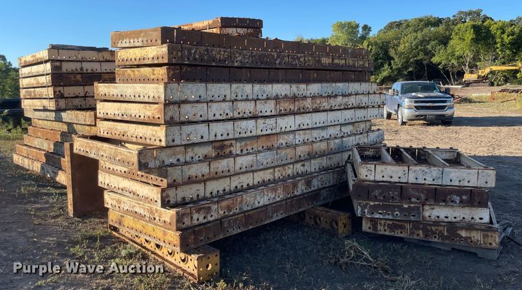 image for item JD9334 (43) EFCO Redi-Radius concrete wall forms