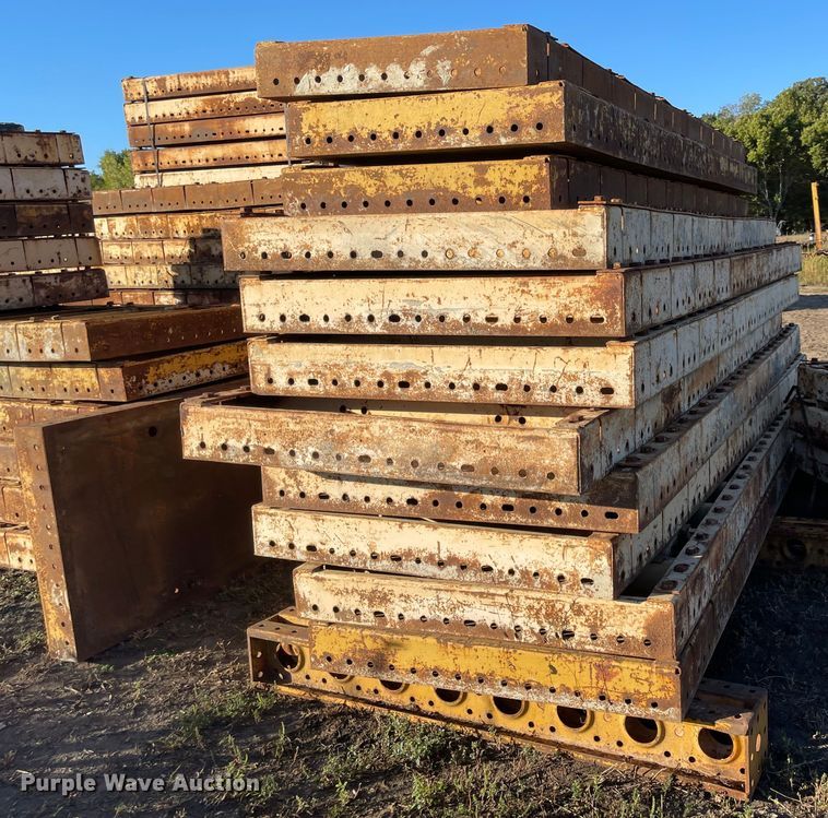 image for item JD9334 (43) EFCO Redi-Radius concrete wall forms