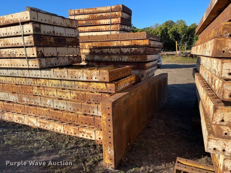 image for item JD9334 (43) EFCO Redi-Radius concrete wall forms