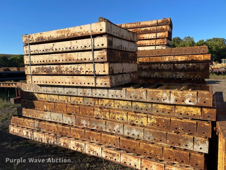 image for item JD9334 (43) EFCO Redi-Radius concrete wall forms