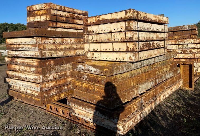 image for item JD9334 (43) EFCO Redi-Radius concrete wall forms