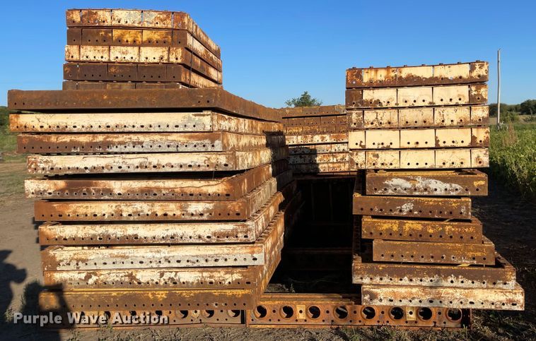 image for item JD9334 (43) EFCO Redi-Radius concrete wall forms