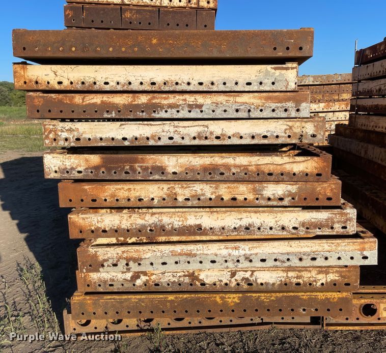 image for item JD9334 (43) EFCO Redi-Radius concrete wall forms