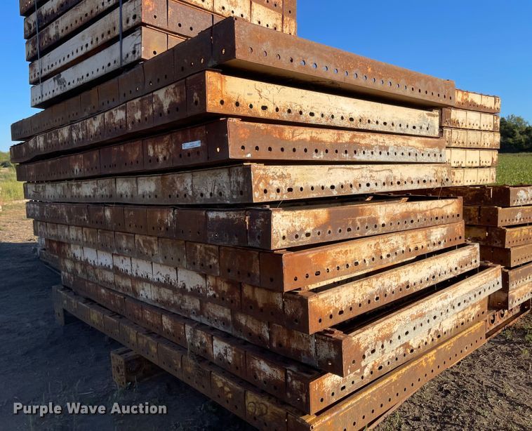 image for item JD9334 (43) EFCO Redi-Radius concrete wall forms