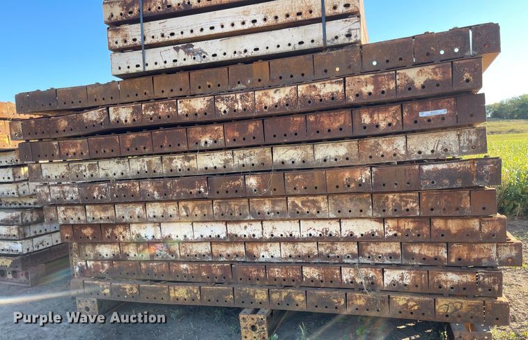 image for item JD9334 (43) EFCO Redi-Radius concrete wall forms