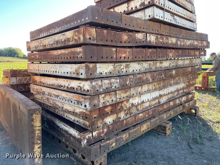 image for item JD9334 (43) EFCO Redi-Radius concrete wall forms