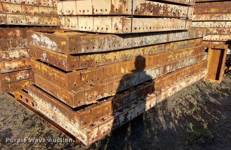 image for item JD9334 (43) EFCO Redi-Radius concrete wall forms