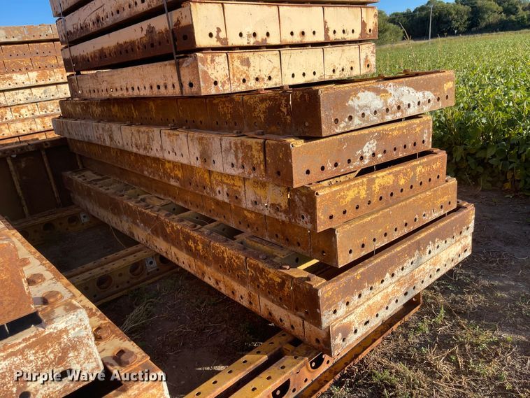 image for item JD9334 (43) EFCO Redi-Radius concrete wall forms