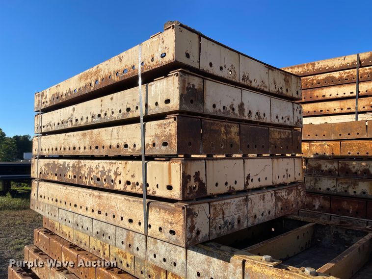 image for item JD9334 (43) EFCO Redi-Radius concrete wall forms