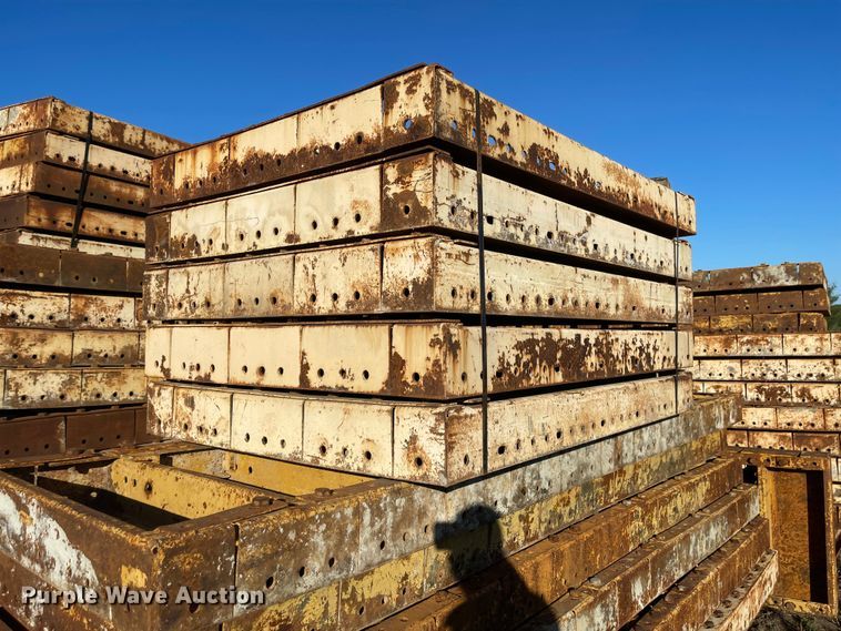 image for item JD9334 (43) EFCO Redi-Radius concrete wall forms