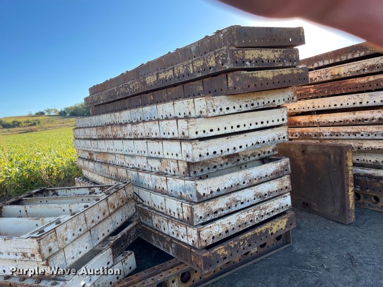 image for item JD9334 (43) EFCO Redi-Radius concrete wall forms