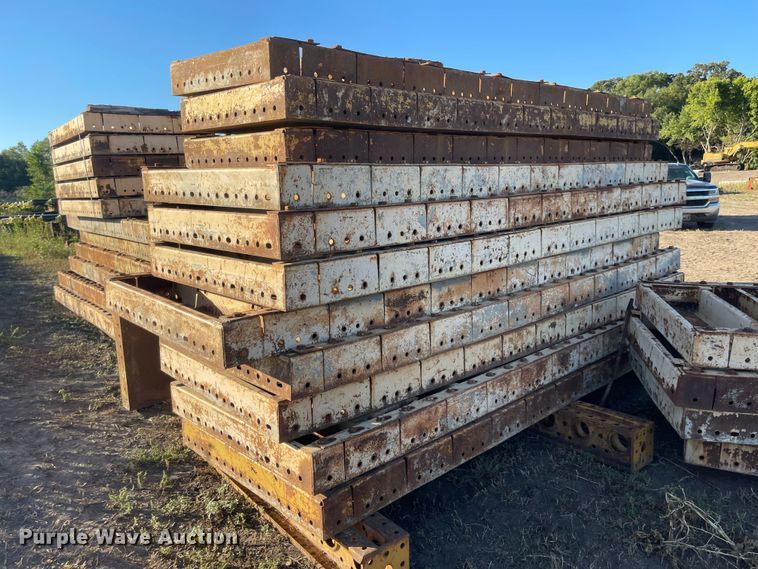 image for item JD9334 (43) EFCO Redi-Radius concrete wall forms