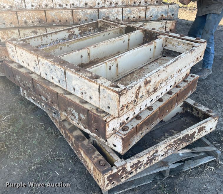 image for item JD9334 (43) EFCO Redi-Radius concrete wall forms