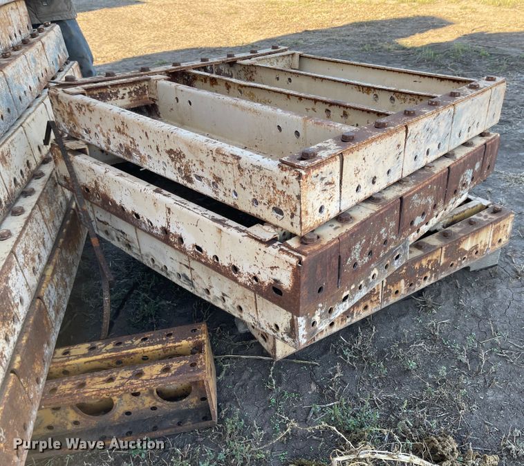 image for item JD9334 (43) EFCO Redi-Radius concrete wall forms