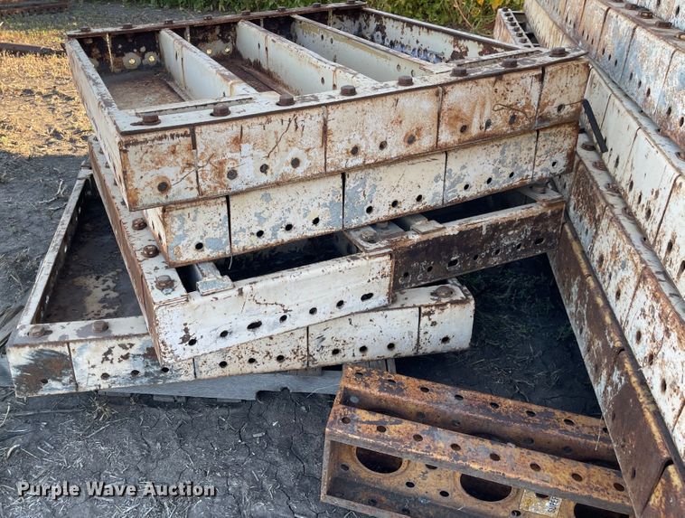 image for item JD9334 (43) EFCO Redi-Radius concrete wall forms