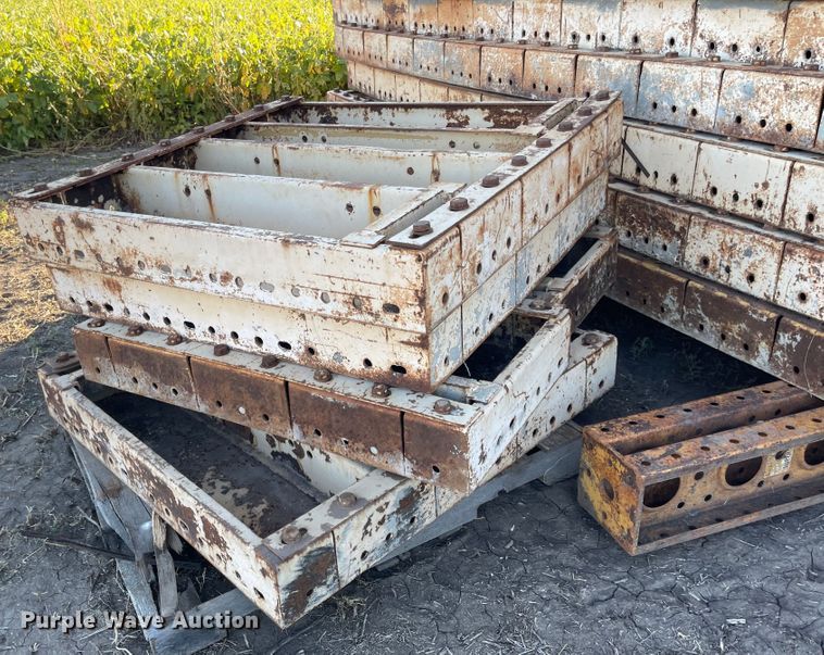 image for item JD9334 (43) EFCO Redi-Radius concrete wall forms