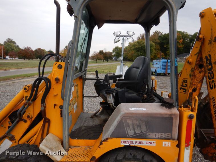 image for item JL9919 1998 JCB 208S  backhoe
