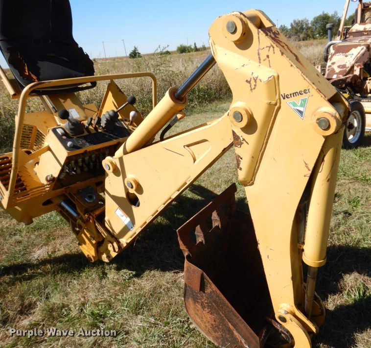 image for item JL9929 Vermeer B600A  backhoe attachment