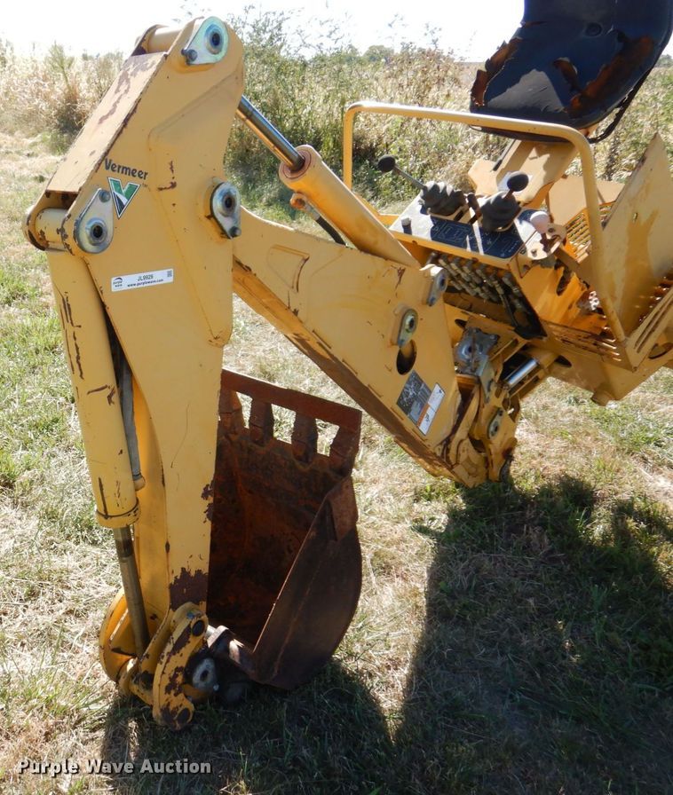 image for item JL9929 Vermeer B600A  backhoe attachment