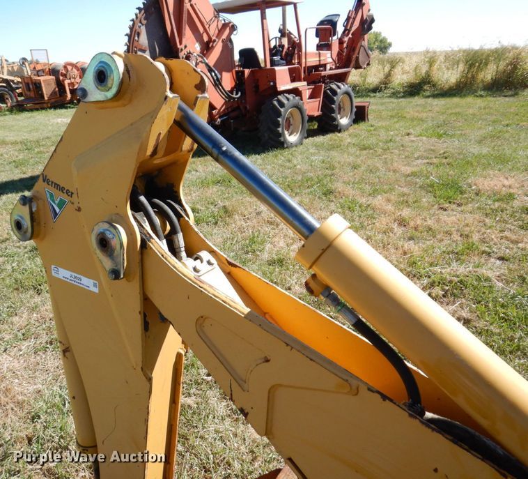 image for item JL9929 Vermeer B600A  backhoe attachment