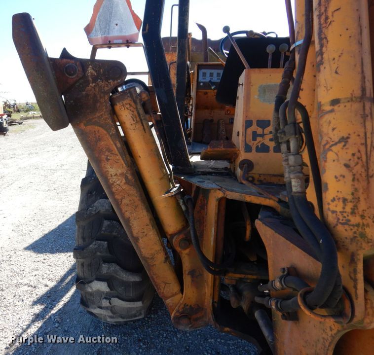 image for item JL9934 1976 Case 680E  backhoe