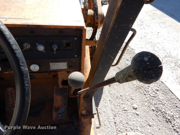 image for item JL9934 1976 Case 680E  backhoe