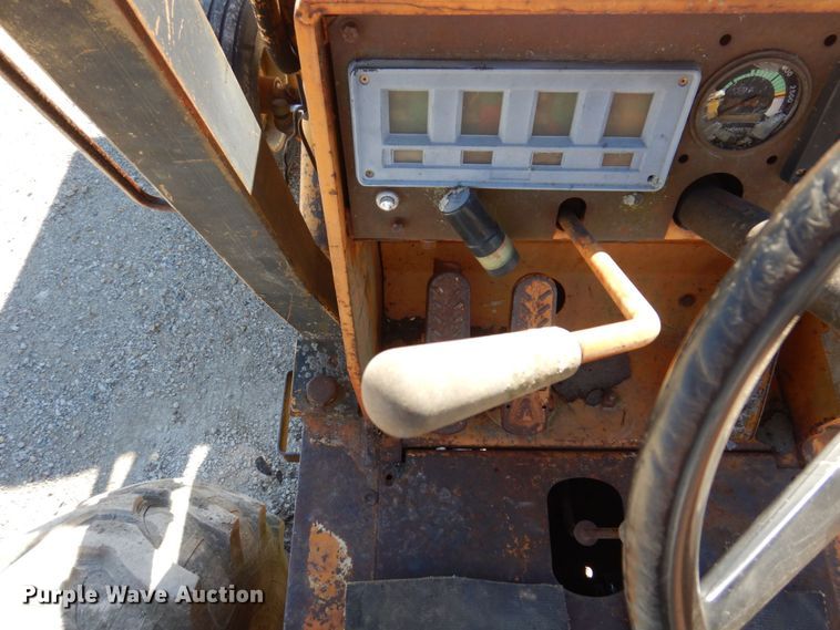 image for item JL9934 1976 Case 680E  backhoe