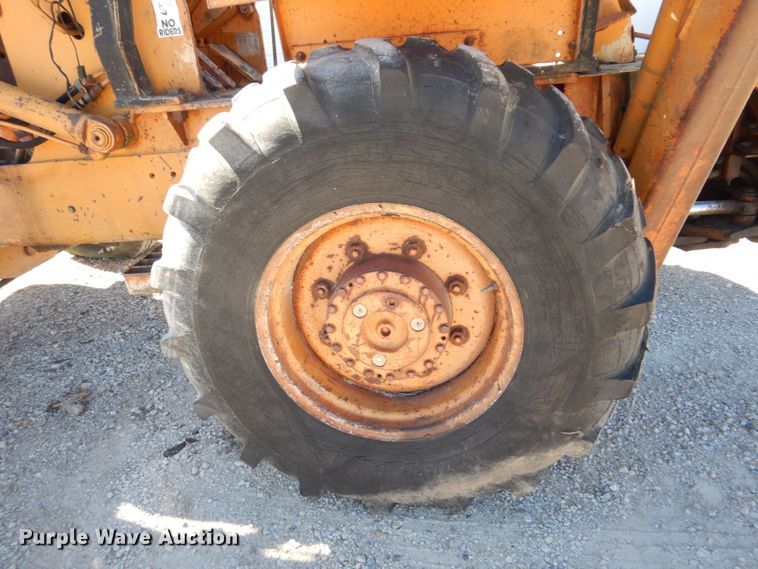 image for item JL9934 1976 Case 680E  backhoe