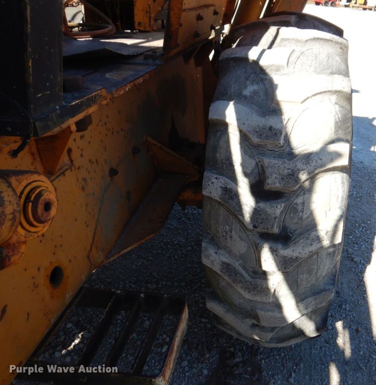 image for item JL9934 1976 Case 680E  backhoe