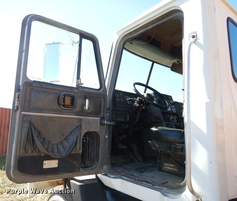 image for item JL9936 1996 Mack CH613  cable puller truck