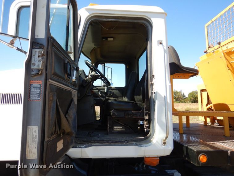 image for item JL9936 1996 Mack CH613  cable puller truck