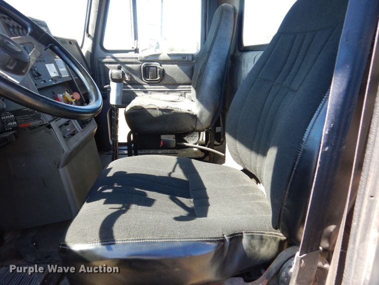 image for item JL9936 1996 Mack CH613  cable puller truck