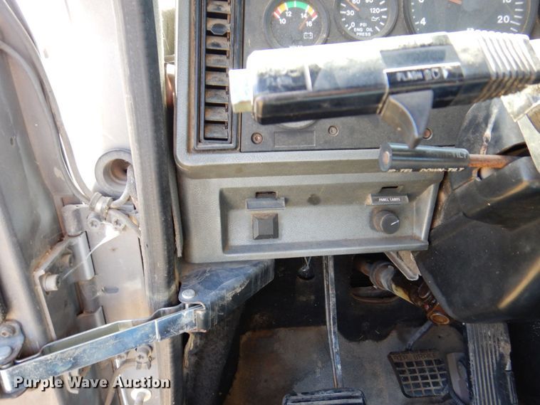 image for item JL9936 1996 Mack CH613  cable puller truck