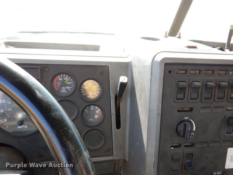 image for item JL9936 1996 Mack CH613  cable puller truck