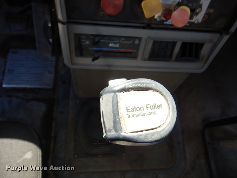 image for item JL9936 1996 Mack CH613  cable puller truck