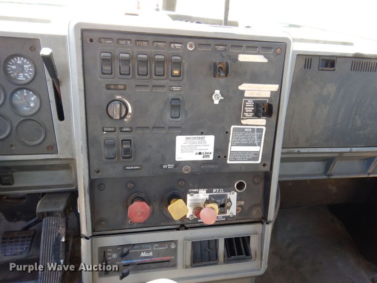 image for item JL9936 1996 Mack CH613  cable puller truck