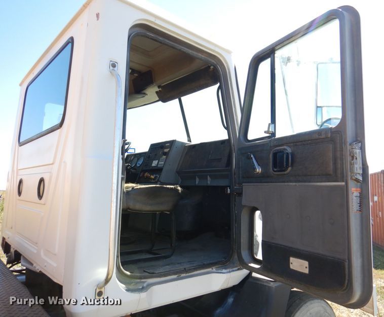 image for item JL9936 1996 Mack CH613  cable puller truck