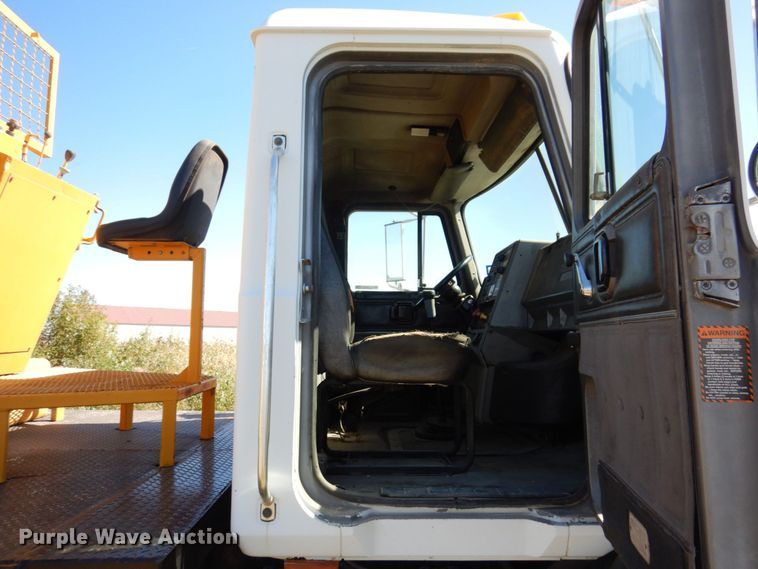 image for item JL9936 1996 Mack CH613  cable puller truck