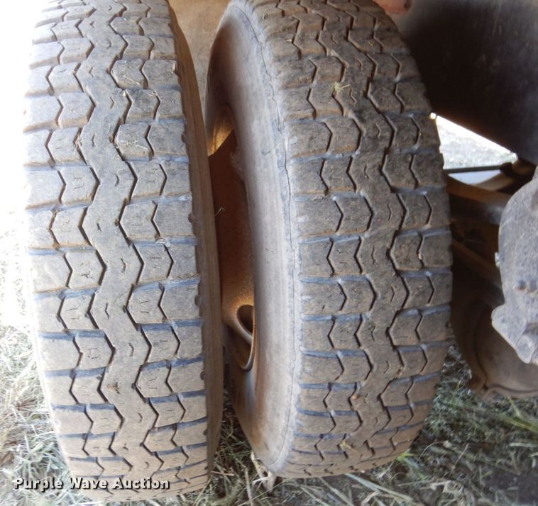 image for item JL9936 1996 Mack CH613  cable puller truck