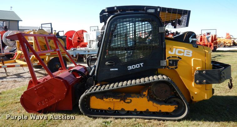 image for item JL9946 2013 JCB 300T  tracked skid steer loader